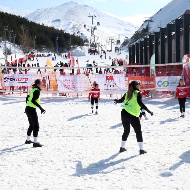 Üniversiteler Arası Türkiye Kar Voleybolu Şampiyonası, Erzurum'da başladı