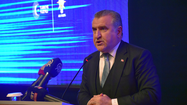 Gençlik ve Spor Bakanı Bak, Artvin'de belediye başkan adayları tanıtım töreninde konuştu: