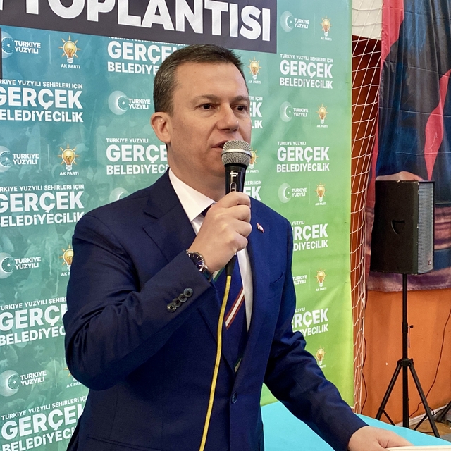 AK Parti'li Şahin, Kırşehir'de belediye başkan adayları tanıtım programında...