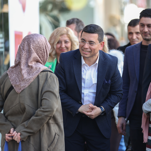 Tütüncü, Güllük Caddesi'nde esnafı ziyaret etti