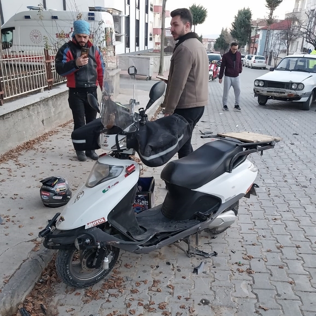Merzifon'da otomobille çarpışan motosikletin sürücüsü yaralandı