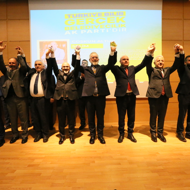 AK Parti'li Yenişehirlioğlu partisinin "Kars Aday Tanıtım Toplantısı"nda ko...