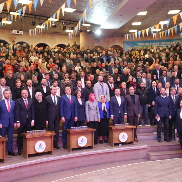 AK Parti'li Uygur, Nevşehir'de belediye başkan adayı tanıtım programında ko...
