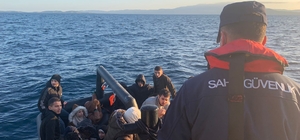 İzmir açıklarında 43 düzensiz göçmen kurtarıldı, 34 yabancı uyruklu yakalan...