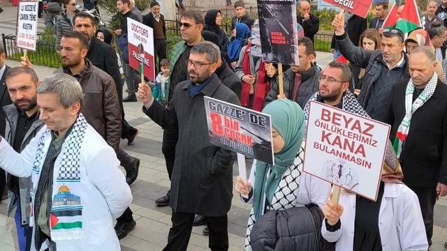 Siirt'te sağlık çalışanları Gazze için "sessiz yürüyüş" düzenledi