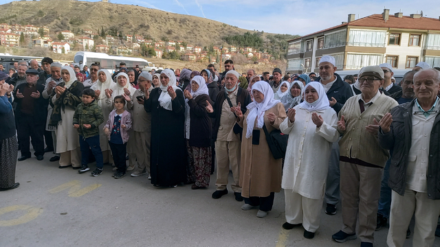 Beypazarı'nda umreye gidecekler dualarla uğurlandı