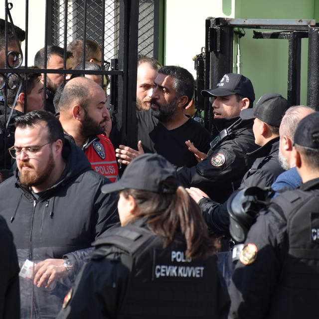 Manisa'da Turgutluspor-Karşıyaka futbol maçında çıkan olaylarla ilgili 4 ta...