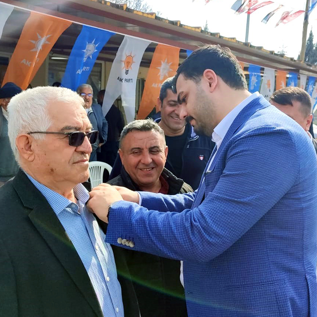 AK Parti'li İnan, Ödemiş'te partisine katılanlar için düzenlenen törene kat...