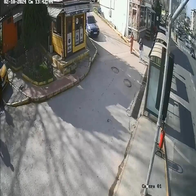 Kazada sürüklenen motosiklet, kaldırımdaki yayaya çarptı: 1 ölü, 1 yaralı (...