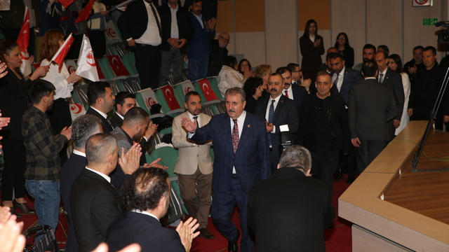 BBP'li Destici, Küçükçekmece'de AK Parti'nin seçim çalışması sırasındaki silahlı saldırıyı kınadı: