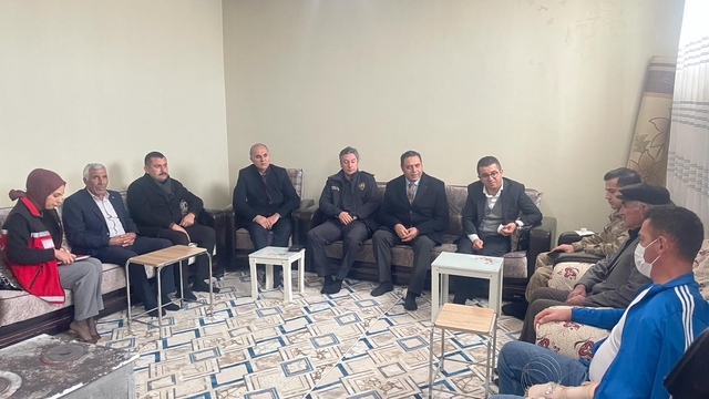 Kağızman Kaymakamı Daştan, yaralı askeri evinde ziyaret etti