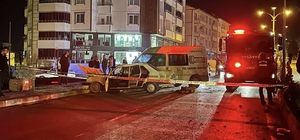Tokat'ta minibüs ile otomobilin çarpıştığı kazada 3 kişi yaralandı