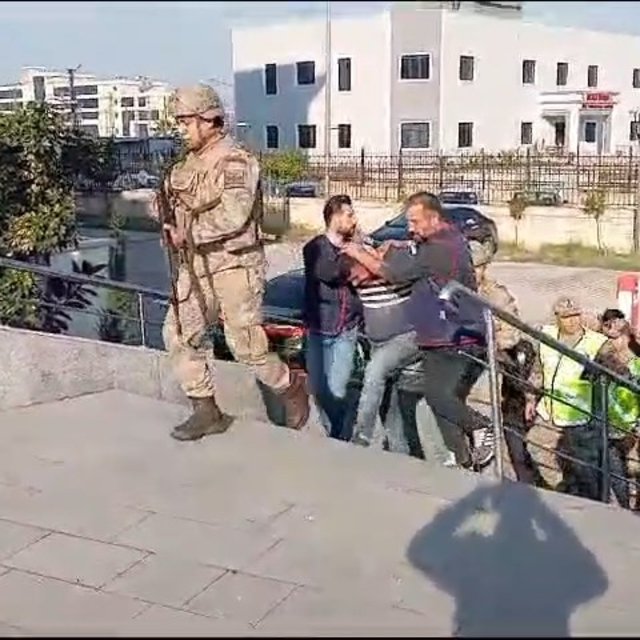 Hamile kadın ile 2 çocuğunu öldüren eski korucu adliyede