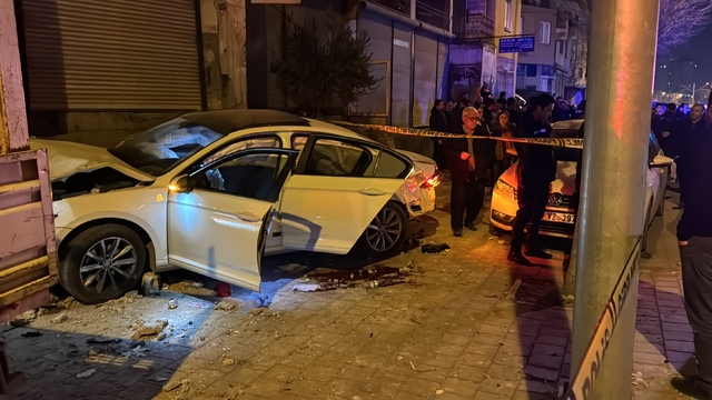 Adana'da trafik kazası ve sonrasında çıkan silahlı kavgada 3 kişi yaralandı
