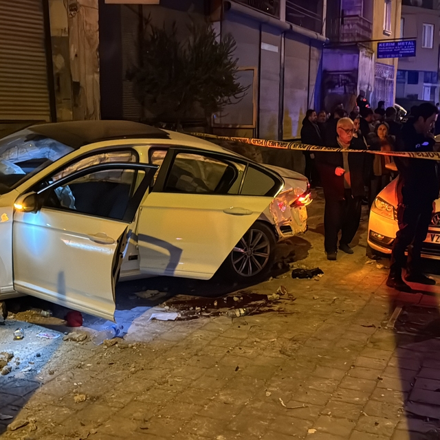 Adana'da trafik kazası ve sonrasında çıkan silahlı kavgada 3 kişi yaralandı