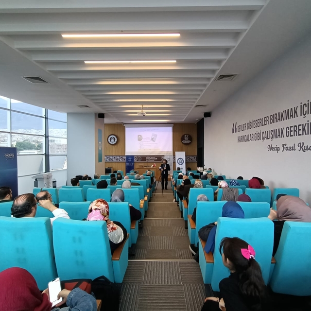 Bursa'da "Muallim Kitap Meclisi"ne yazar Said Ercan konuk oldu