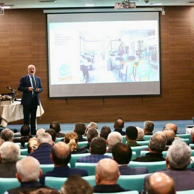 Kocasinan Belediye Başkanı Çolakbayrakdar, muhtarlarla buluştu