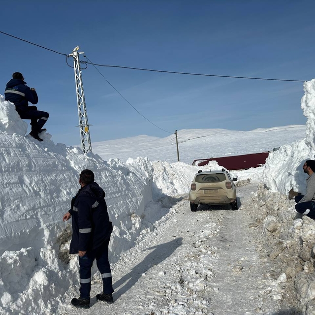 Kars'ta Aras EDAŞ ekiplerinin zorlu kış mesaisi