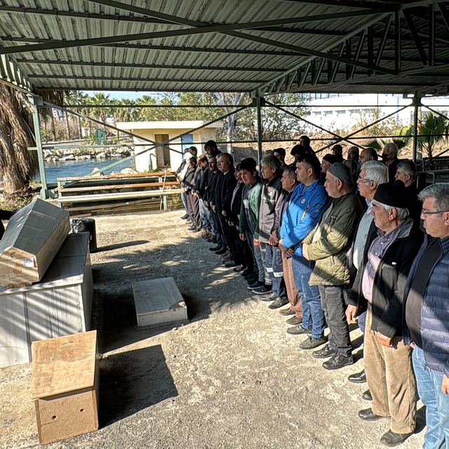 Hatay'da öldürülen anne ile 2 çocuğunun cenazeleri toprağa verildi