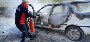 Sungurlu'da yanan otomobil kullanılamaz hale geldi