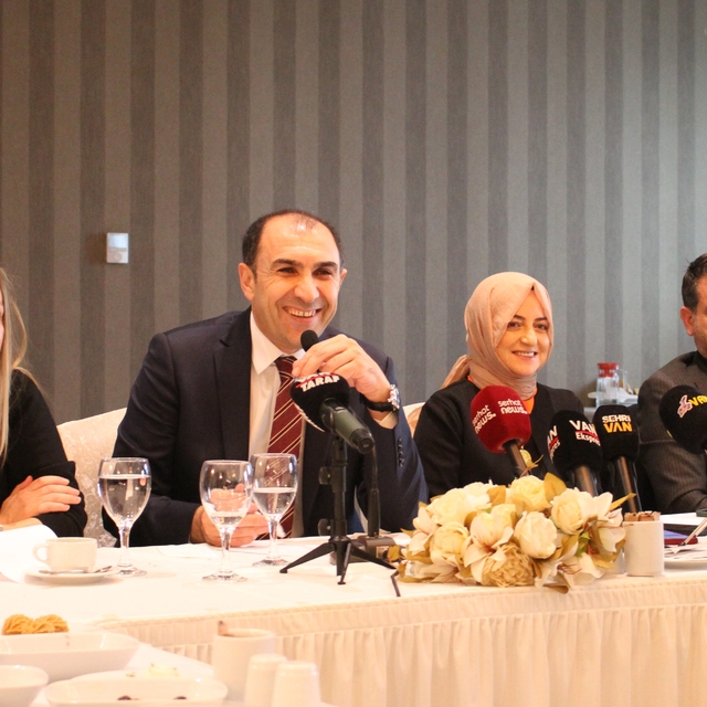 AK Parti İpekyolu Belediye Başkan adayı Berge, basın mensuplarıyla buluştu