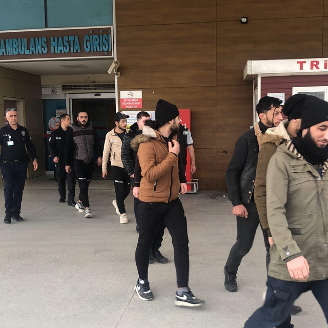 Bursa'da 12 kaçak göçmen yakalandı