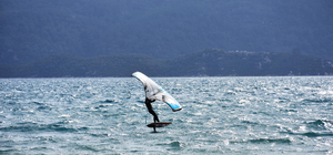 Marmaris'te adrenalin tutkunları keşişlemede sörf yaptı