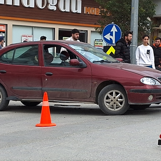 Bafra'da otomobil ile motosikletin çarpıştığı kazada 1 kişi yaralandı