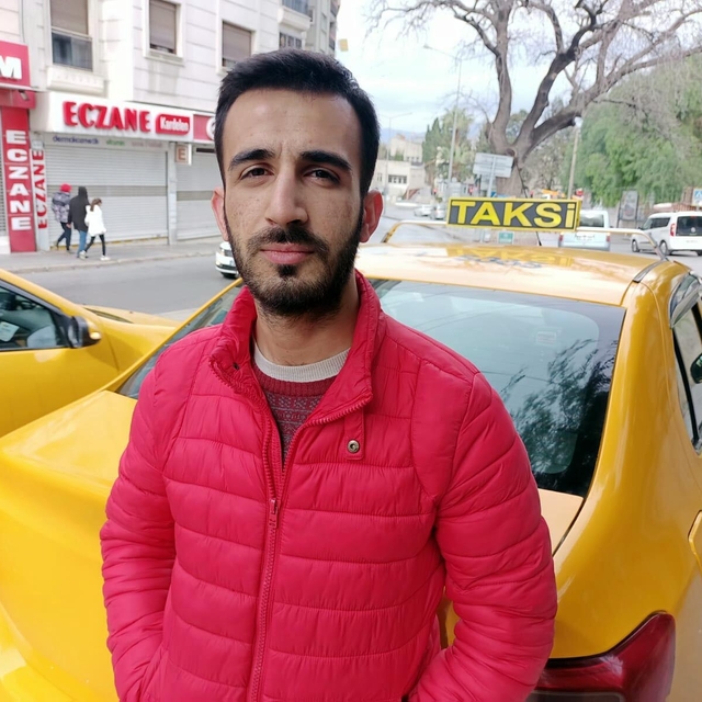 İzmir'de taksiciye yumruklu saldırı araç kamerasında