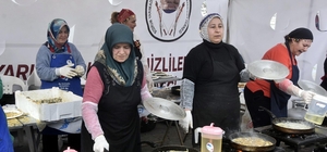 Bodrum'daki festivalde hamsi kuyruğu; horon saatler sürdü