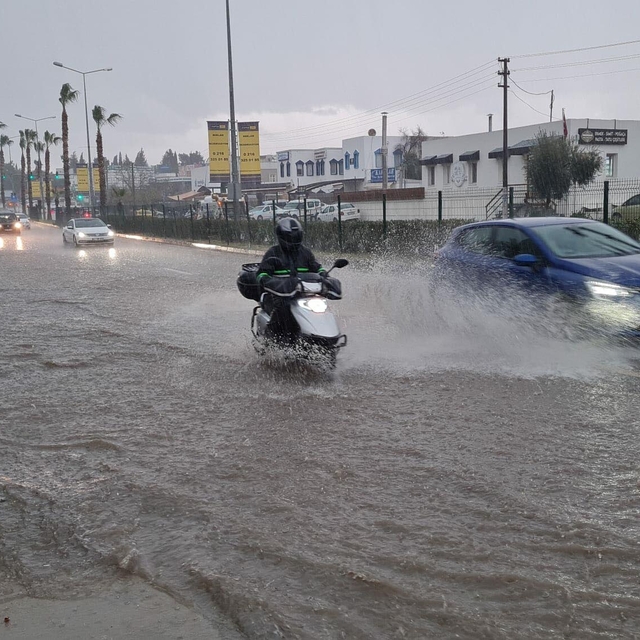 Muğla için 'yağış' ve 'fırtına' uyarısı; feribot seferleri de iptal