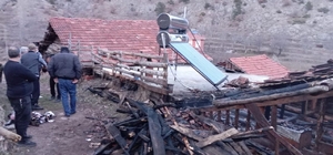 Çorum'da çatısı yanan evde hasar oluştu