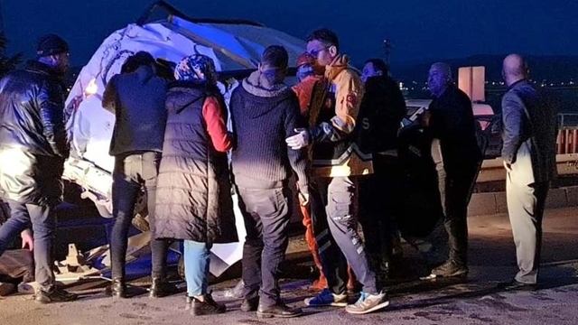 Kırıkkale'de tırla otomobilin çarpışması sonucu 3 kişi yaralandı