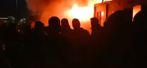Hatay'da konteyner kentte korkutan yangın