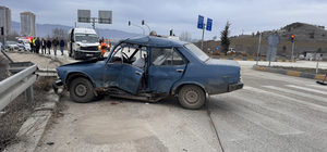 Kastamonu'da servis minibüsü ile otomobilin çarpıştığı kazada 6 kişi yaralandı