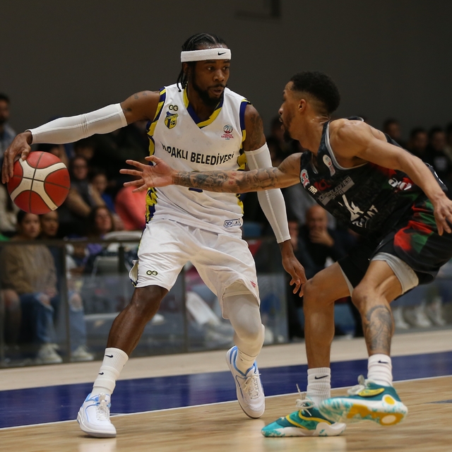 Kapaklıspor sahasında Bornova Belediyesi Karşıyaka'ya 91-81 mağlup oldu