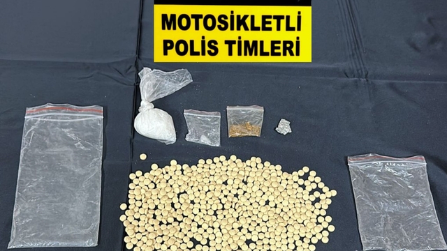 Otomobilinde uyuşturucuyla yakalanan şüpheli tutuklandı