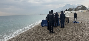 Antalya'da sahilde erkek cesedi bulundu
