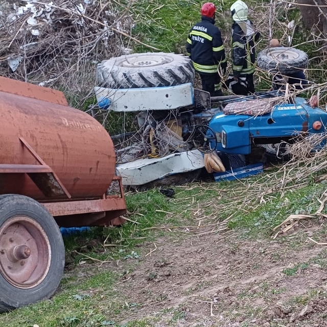 Manisa'da devrilen traktörün sürücüsü öldü