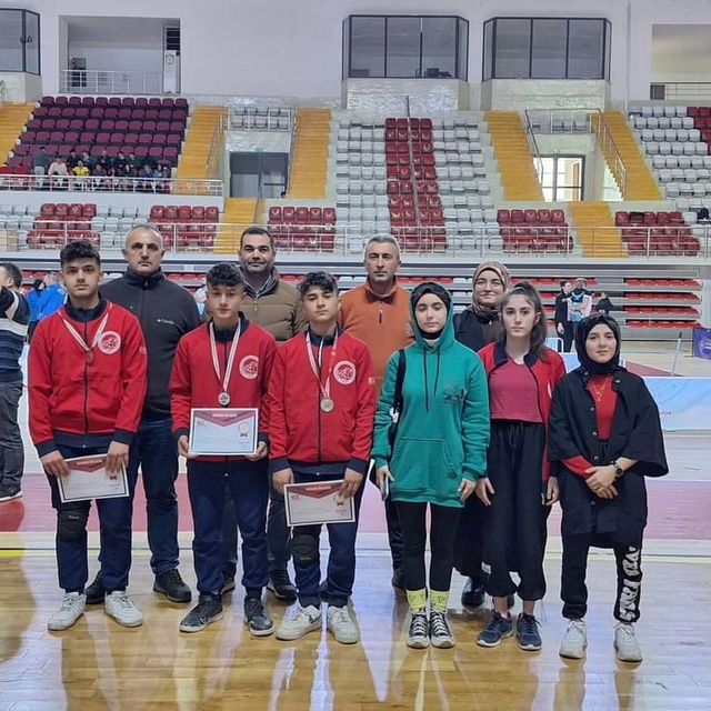 Tokatlı floor curling sporcular Sivas'ta bölge ikinciliği kazandı