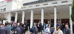 Adana Büyükşehir Belediyesi Özel Kalem Müdürlüğü personeli silahlı saldırıda yaralandı