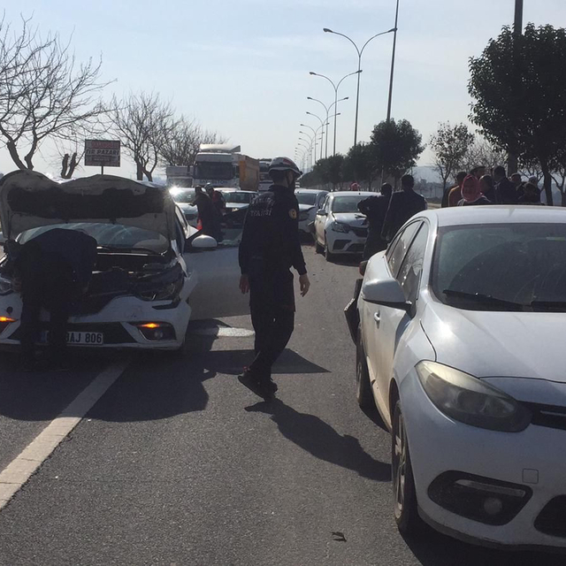 Şanlıurfa'da 5 aracın karıştığı kazada 11 kişi yaralandı