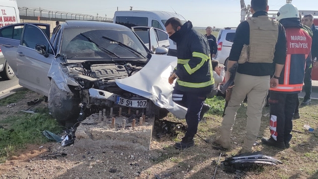 Otomobille hafif ticari araç çarpıştı: 1'i bebek, 6 yaralı