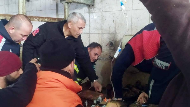 Mezbahada kolunu makineye kaptıran işçi yaralandı