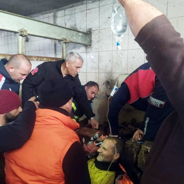 Mezbahada kolunu makineye kaptıran işçi yaralandı