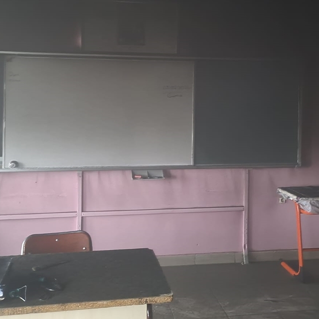 Adana'da lisede sınıfta çıkan yangın söndürüldü