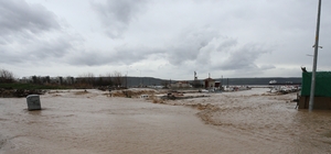Çanakkale'de sağanak nedeniyle Kepez Çayı taştı