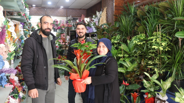 Siirt'te çiçekçiler Sevgililer Günü'ne hazırlanıyor