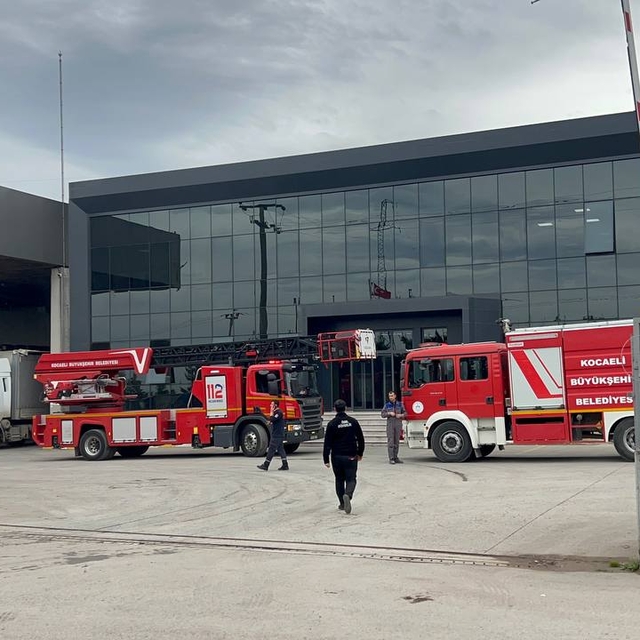 Kocaeli'de ambalaj fabrikasında çıkan yangın söndürüldü