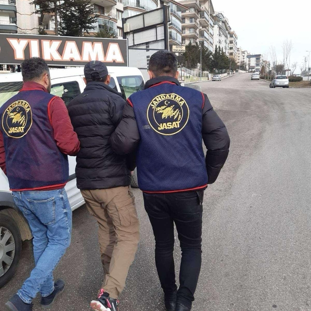 Başkentteki uyuşturucu operasyonlarında 6 kişi yakalandı